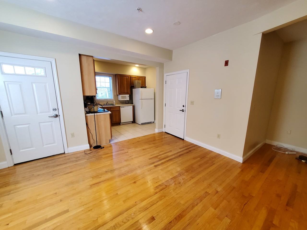 466 Green St #U6 - Photo 2 of 8