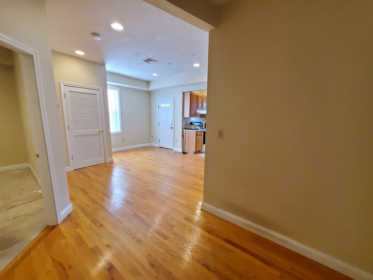 466 Green St #U6 - Photo 6 of 8