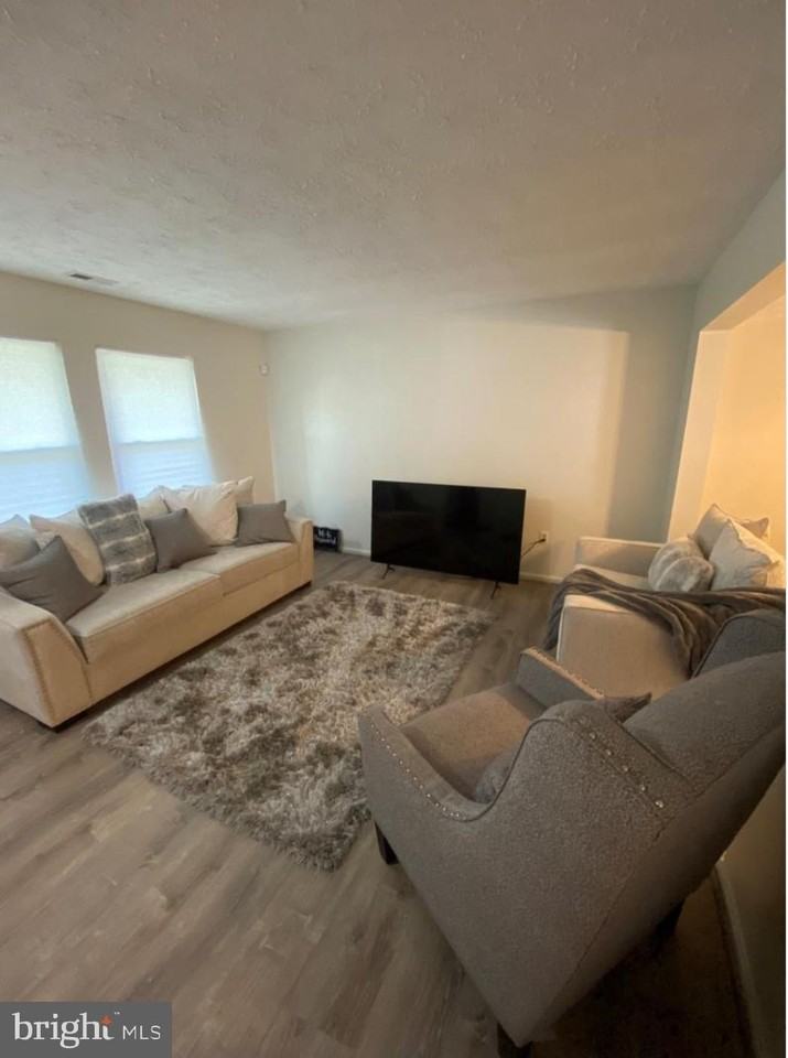 6276 Whistlers Pl - Photo 7 of 19