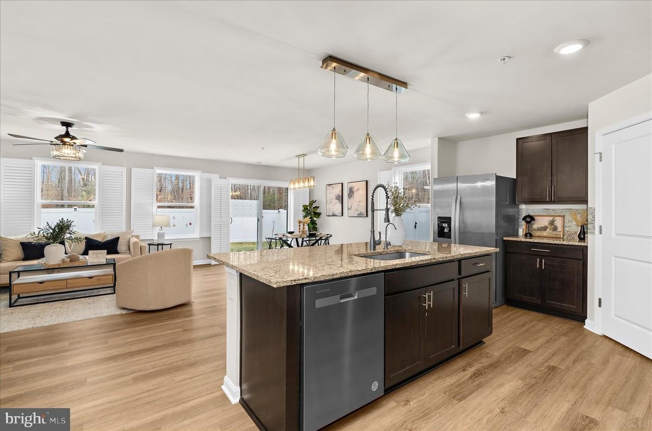 367 Forest Edge Ave - Photo 3 of 50