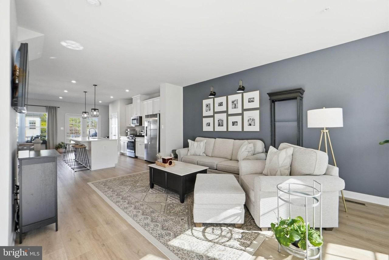 223 Edwin Rd - Photo 4 of 33