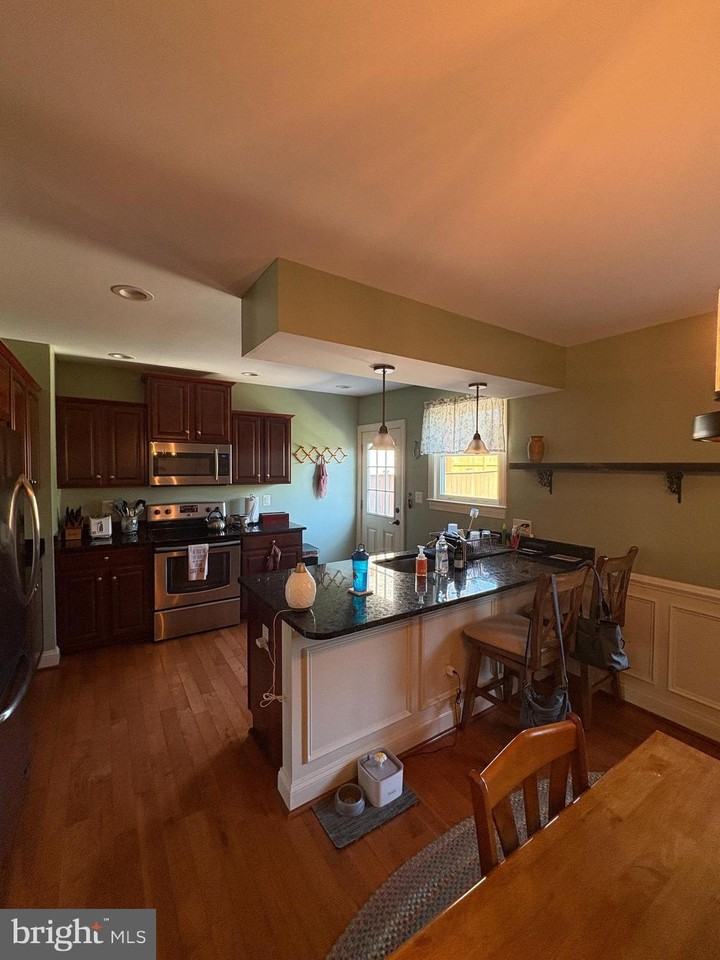 225 E 5th St - Photo 2 of 20