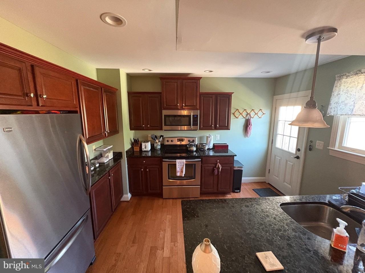 225 E 5th St - Photo 3 of 20