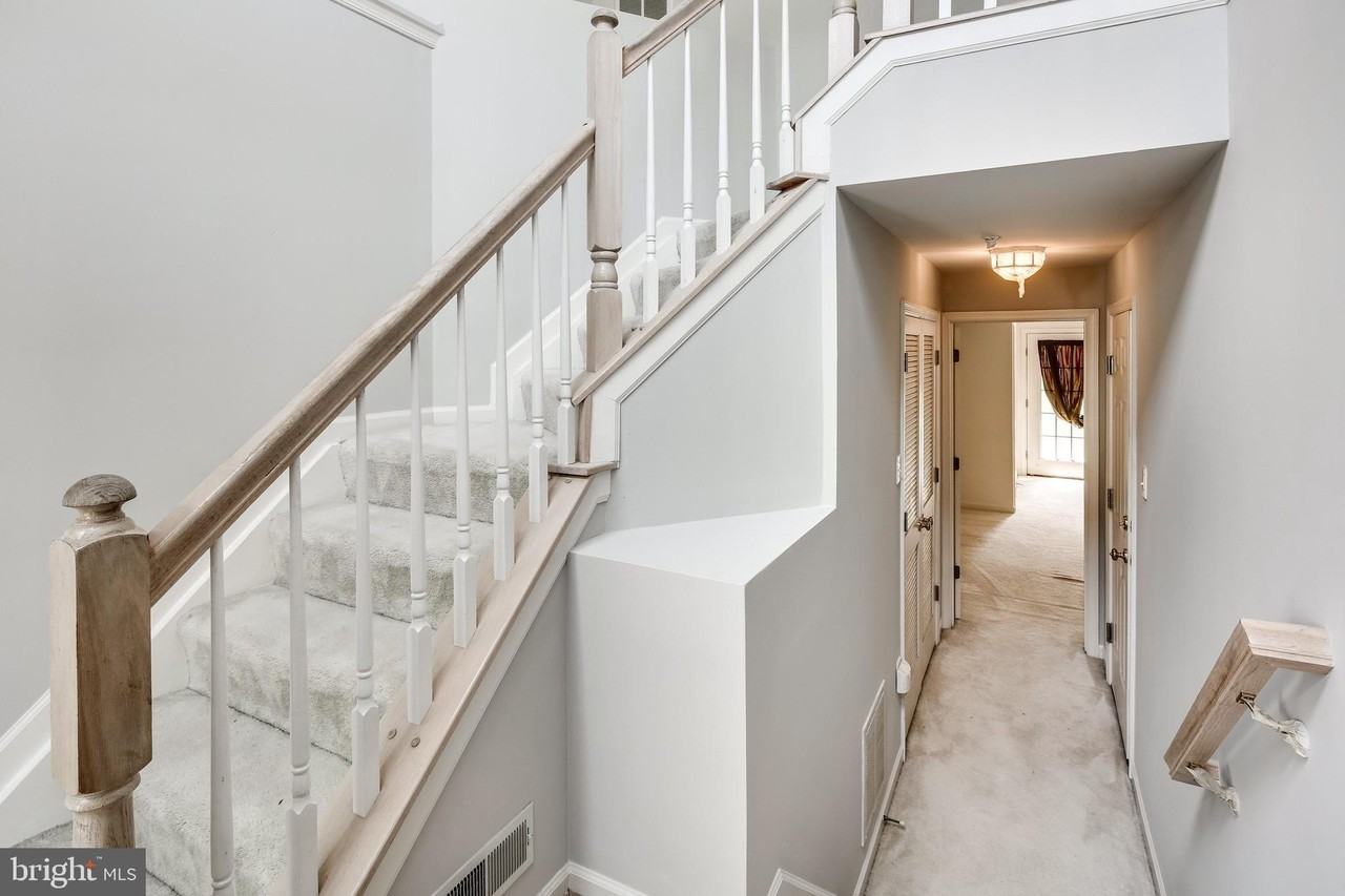 2702 Snowmill Ct - Photo 4 of 34
