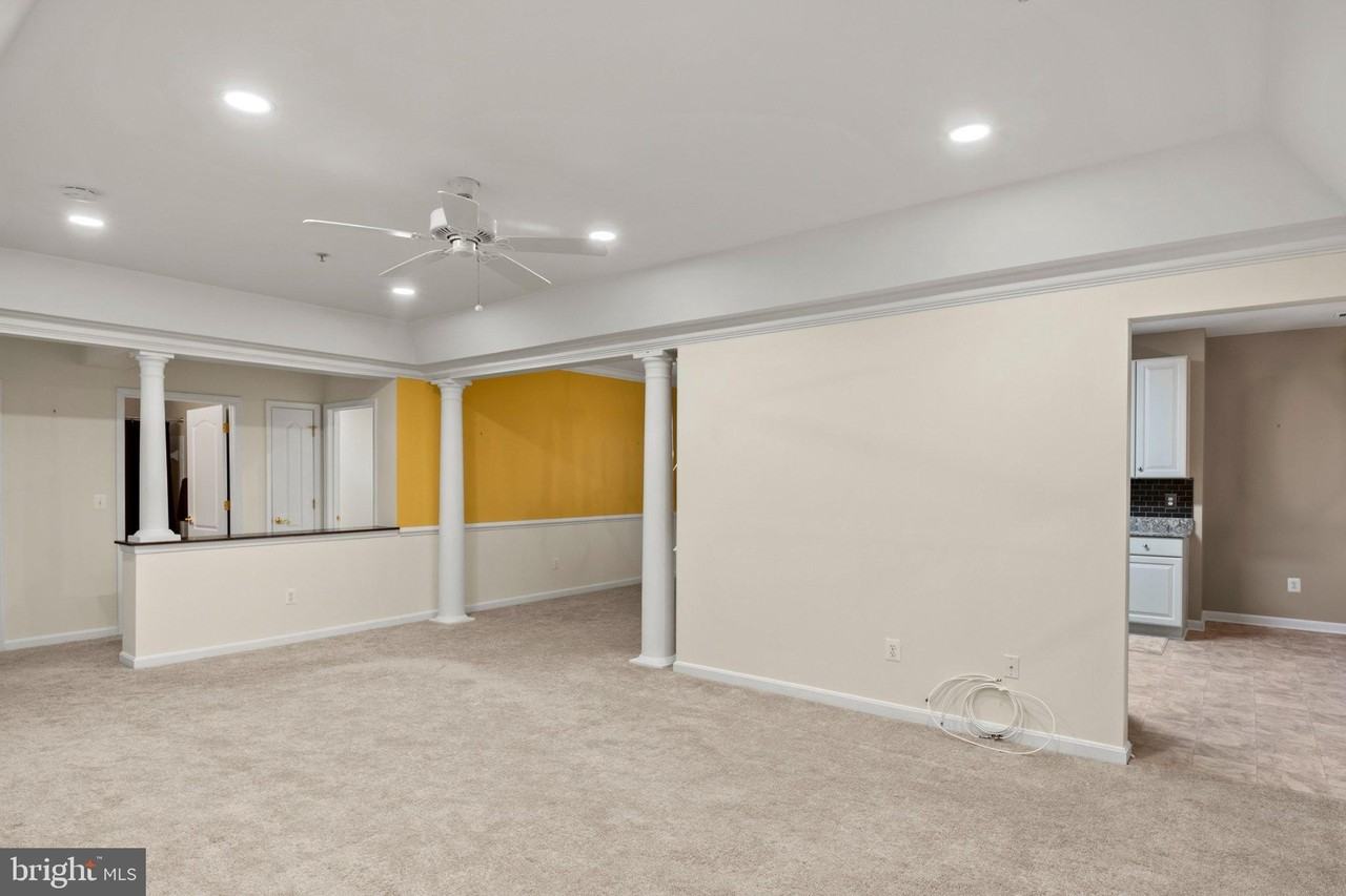 6155 Shadywood Rd #406 - Photo 4 of 29