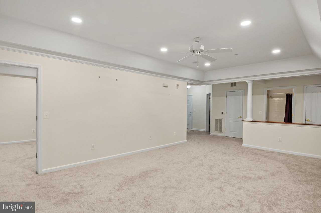 6155 Shadywood Rd #406 - Photo 5 of 29