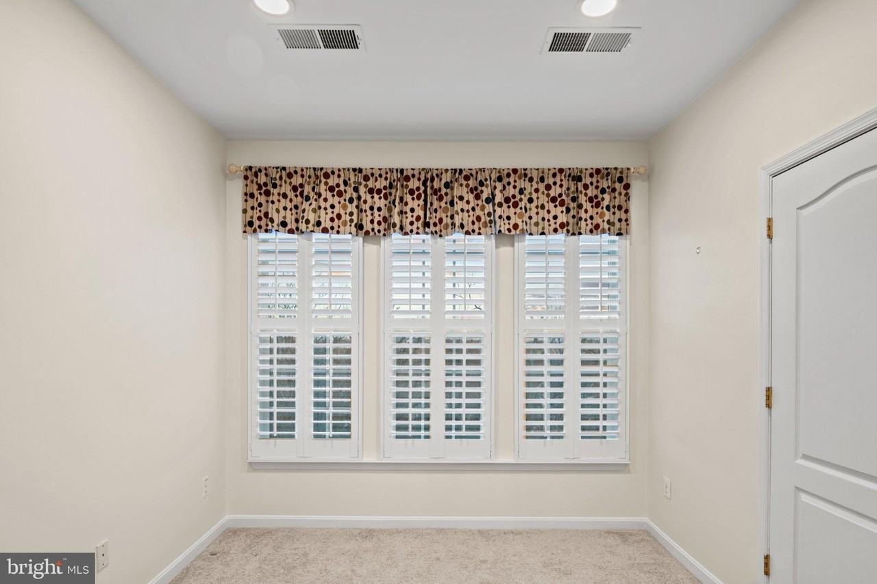 6155 Shadywood Rd #406 - Photo 7 of 29