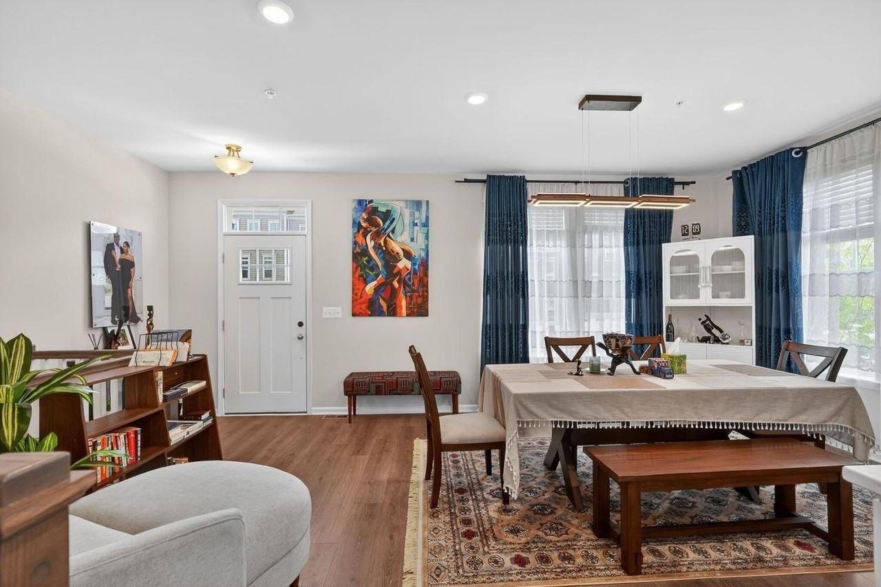 10129 Kings Grove Way - Photo 2 of 23