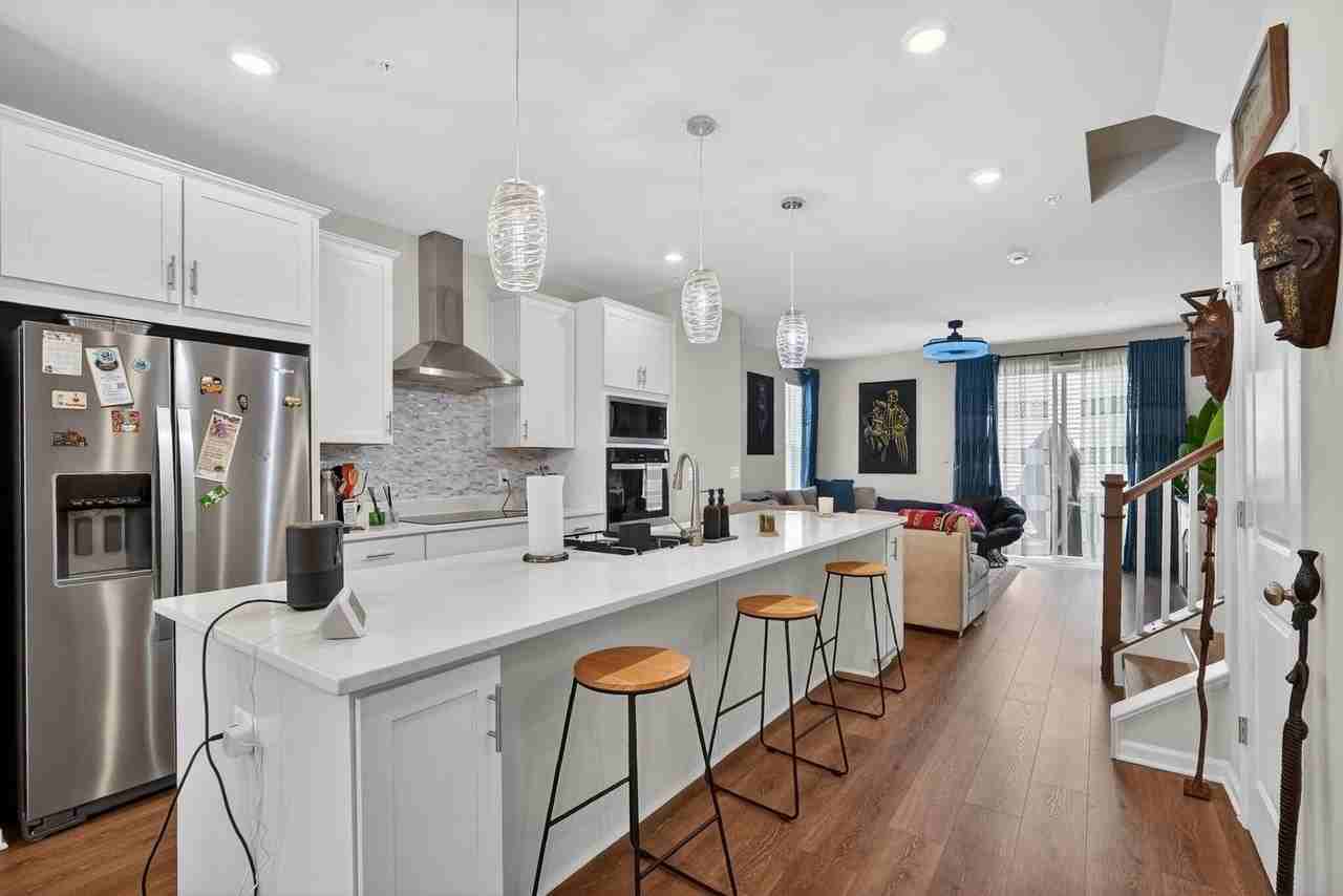 10129 Kings Grove Way - Photo 5 of 23