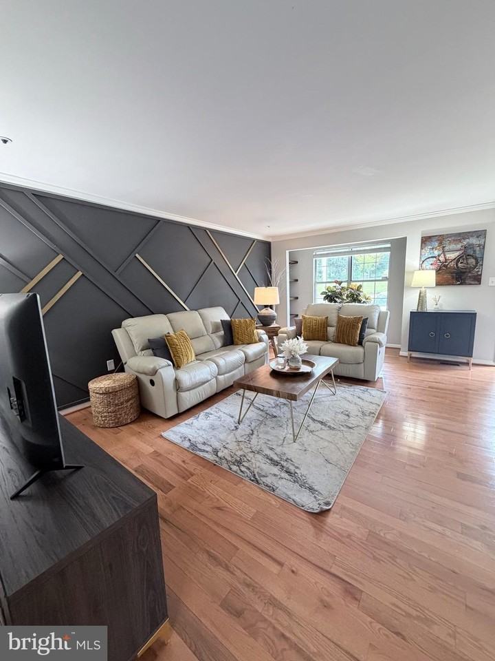25754 Woodfield Rd - Photo 2 of 16