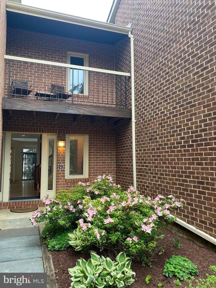 20 Valerian Ct - Photo 2 of 36
