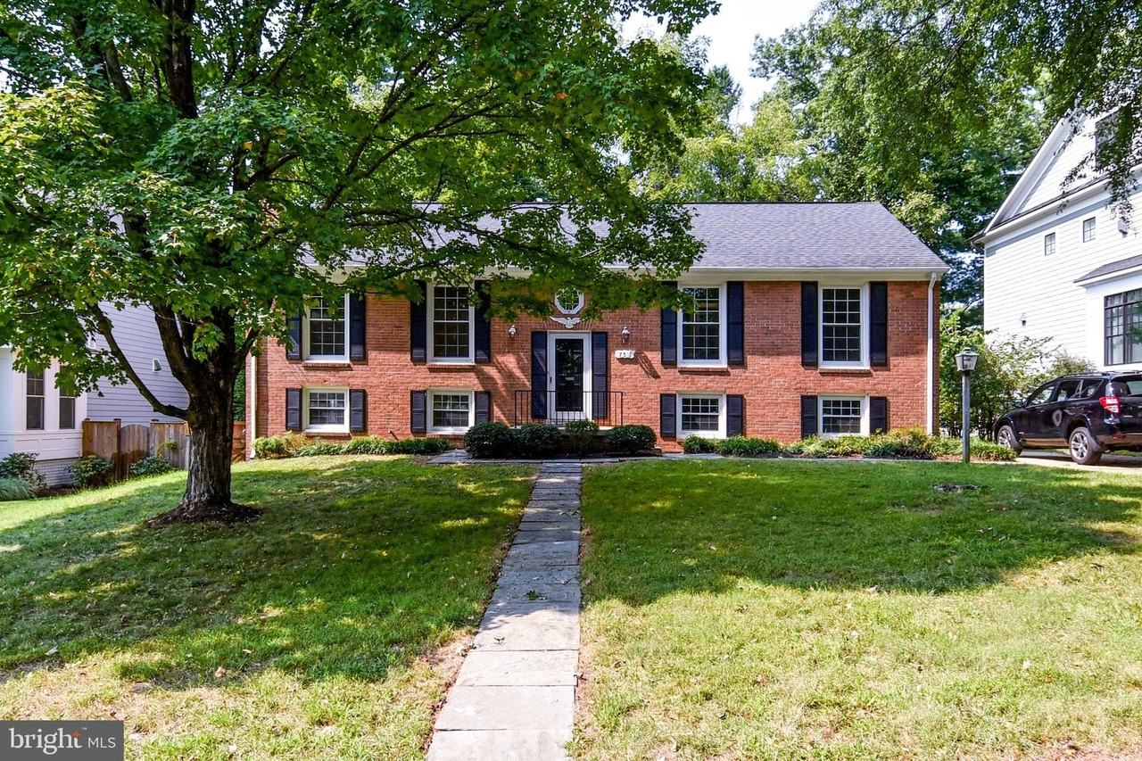 7513 Sebago Rd - Photo 4 of 48