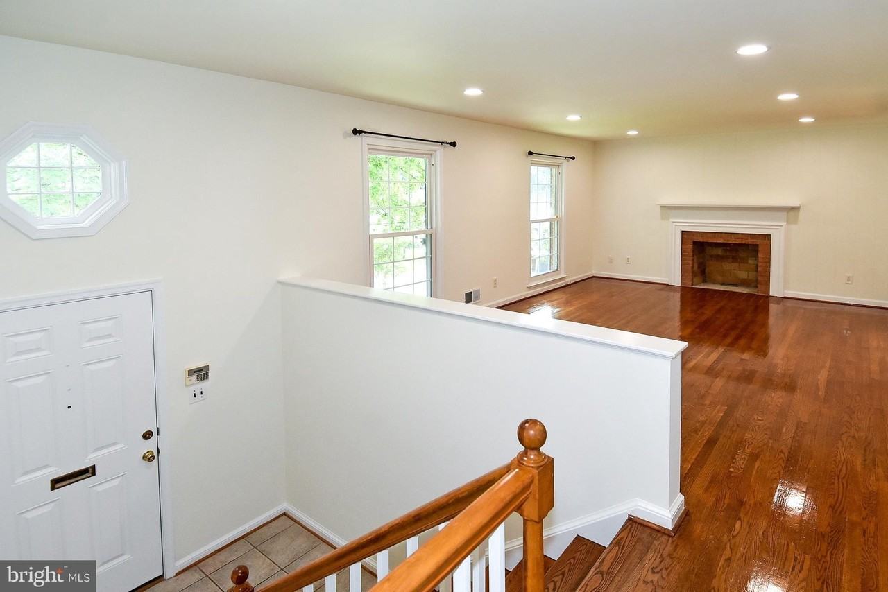 7513 Sebago Rd - Photo 5 of 48