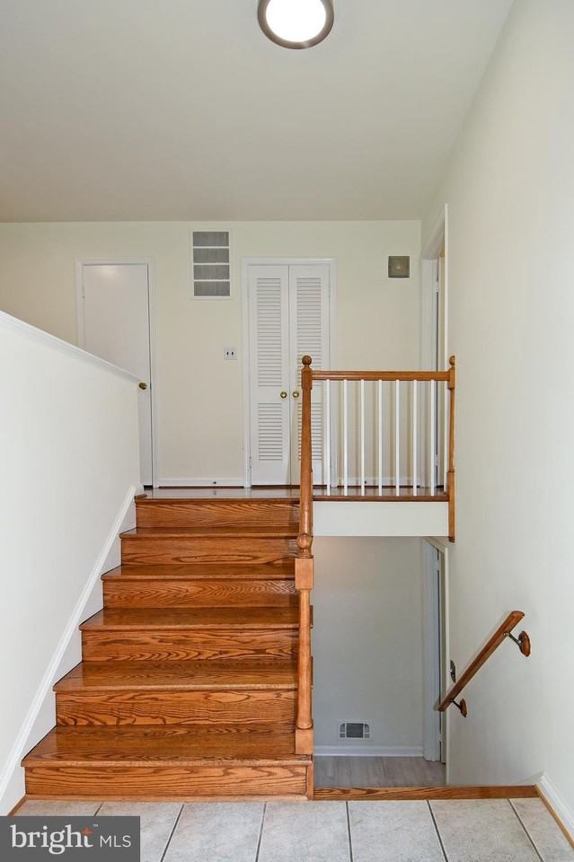 7513 Sebago Rd - Photo 7 of 48