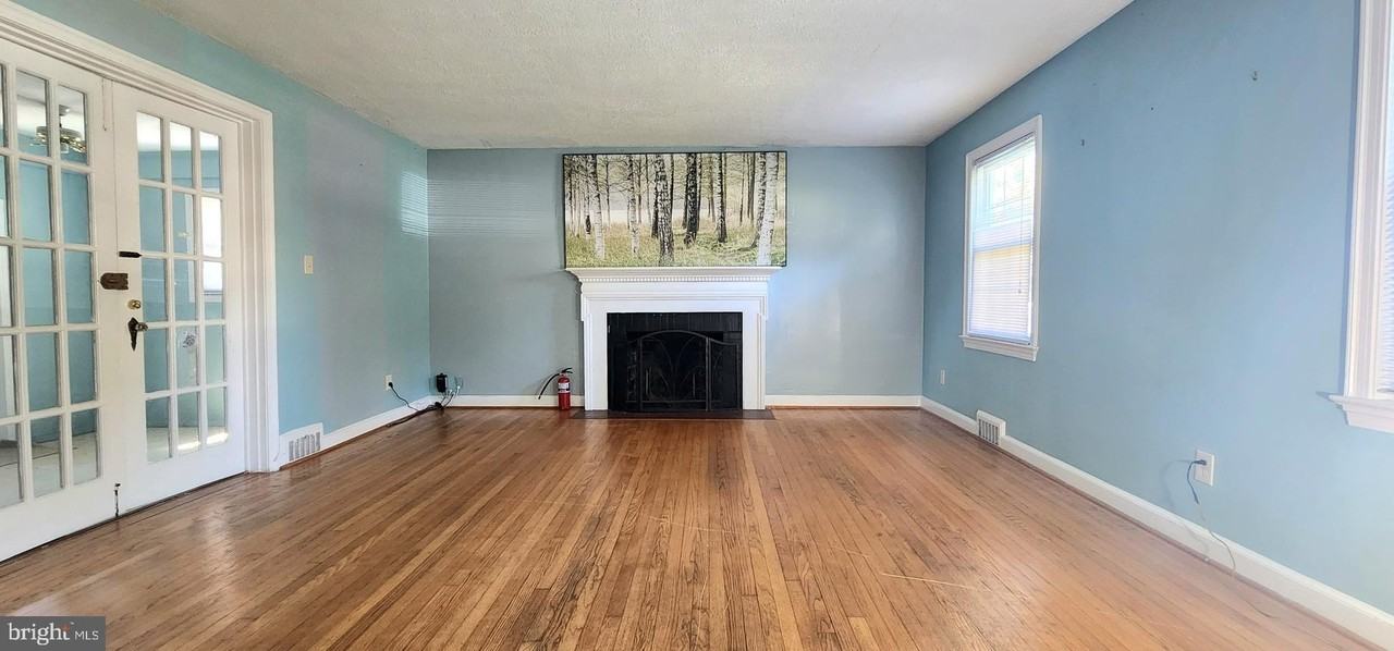 8016 Old Georgetown Rd - Photo 5 of 36