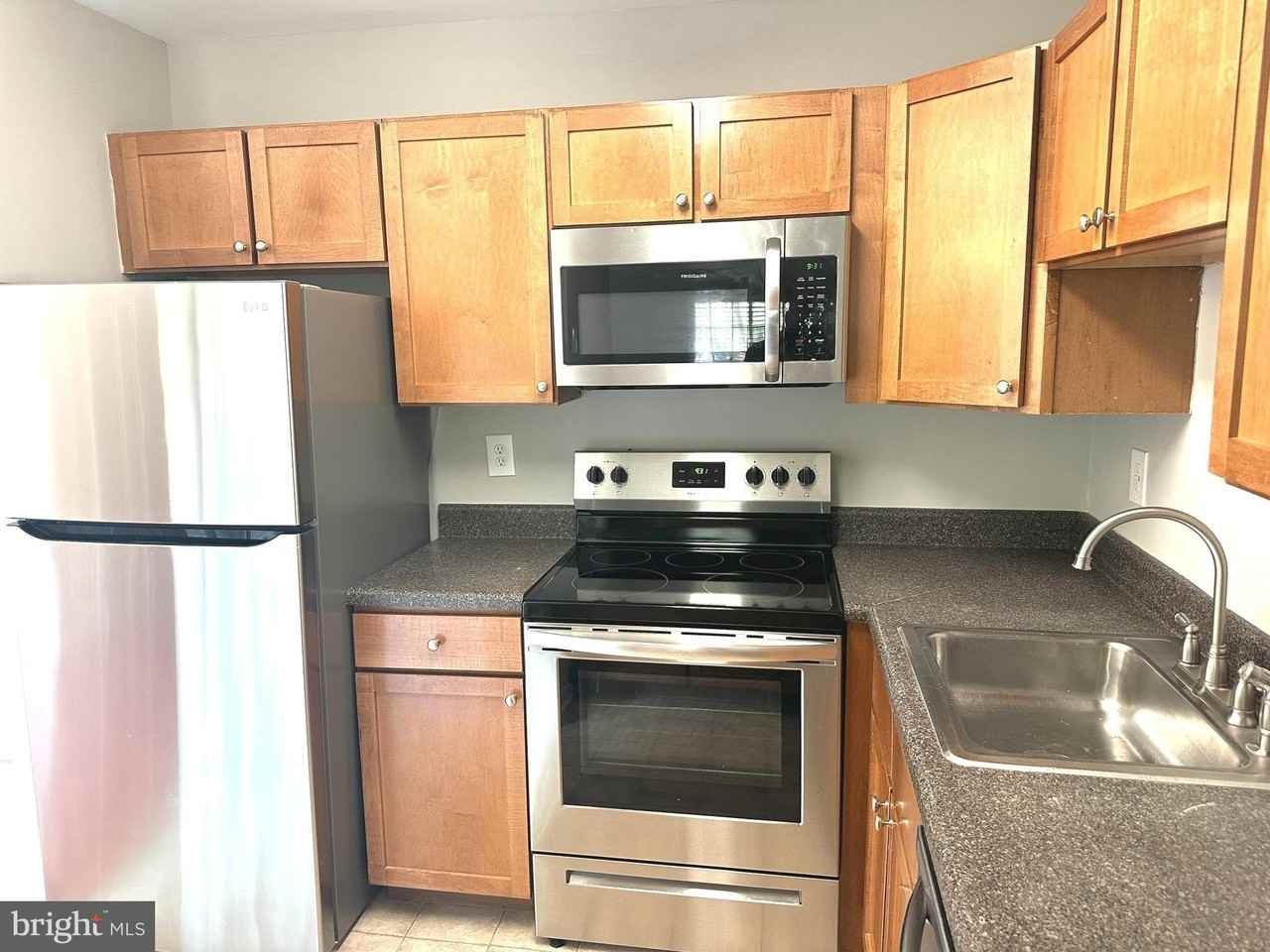 11432 Herefordshire Way - Photo 7 of 17