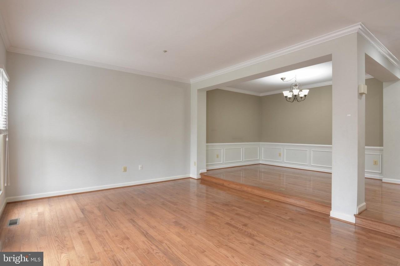 3 Sterling Ct - Photo 4 of 26