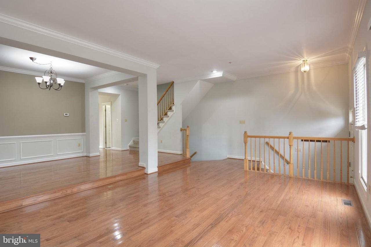 3 Sterling Ct - Photo 5 of 26