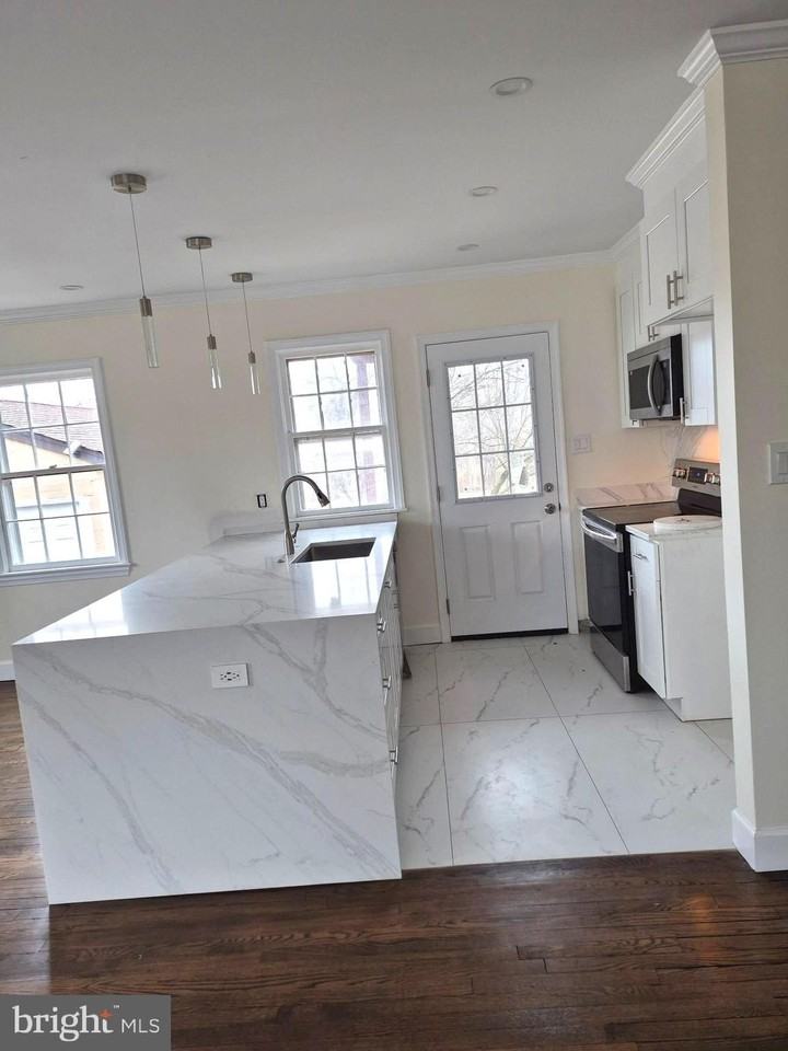 2206 Brinkley Rd - Photo 3 of 12