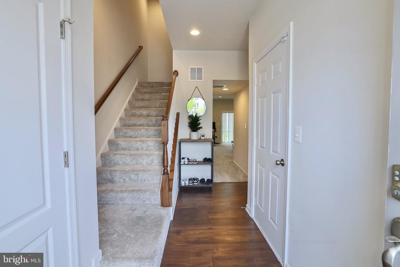 7517 Van Allen Ln - Photo 2 of 26