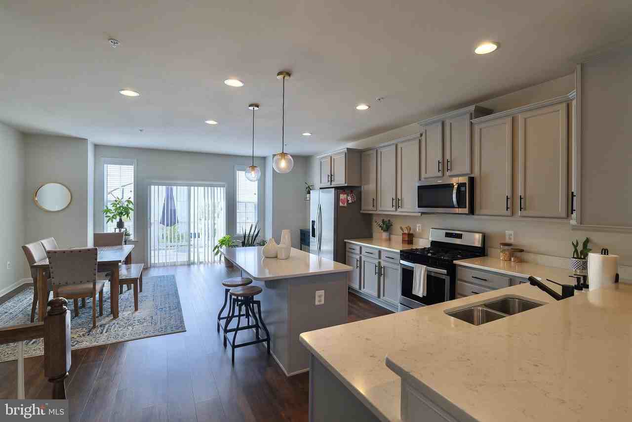 7517 Van Allen Ln - Photo 3 of 26
