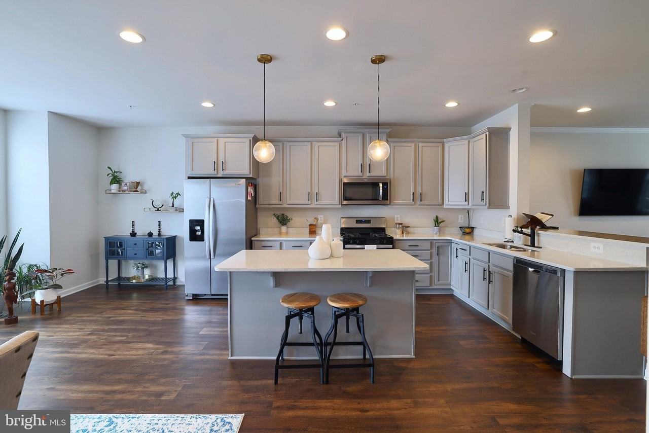 7517 Van Allen Ln - Photo 5 of 26