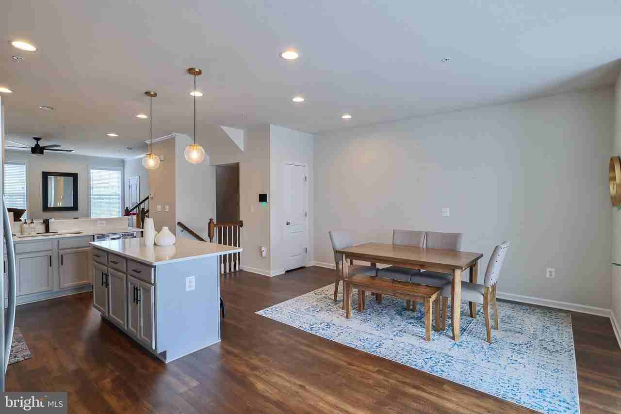 7517 Van Allen Ln - Photo 6 of 26