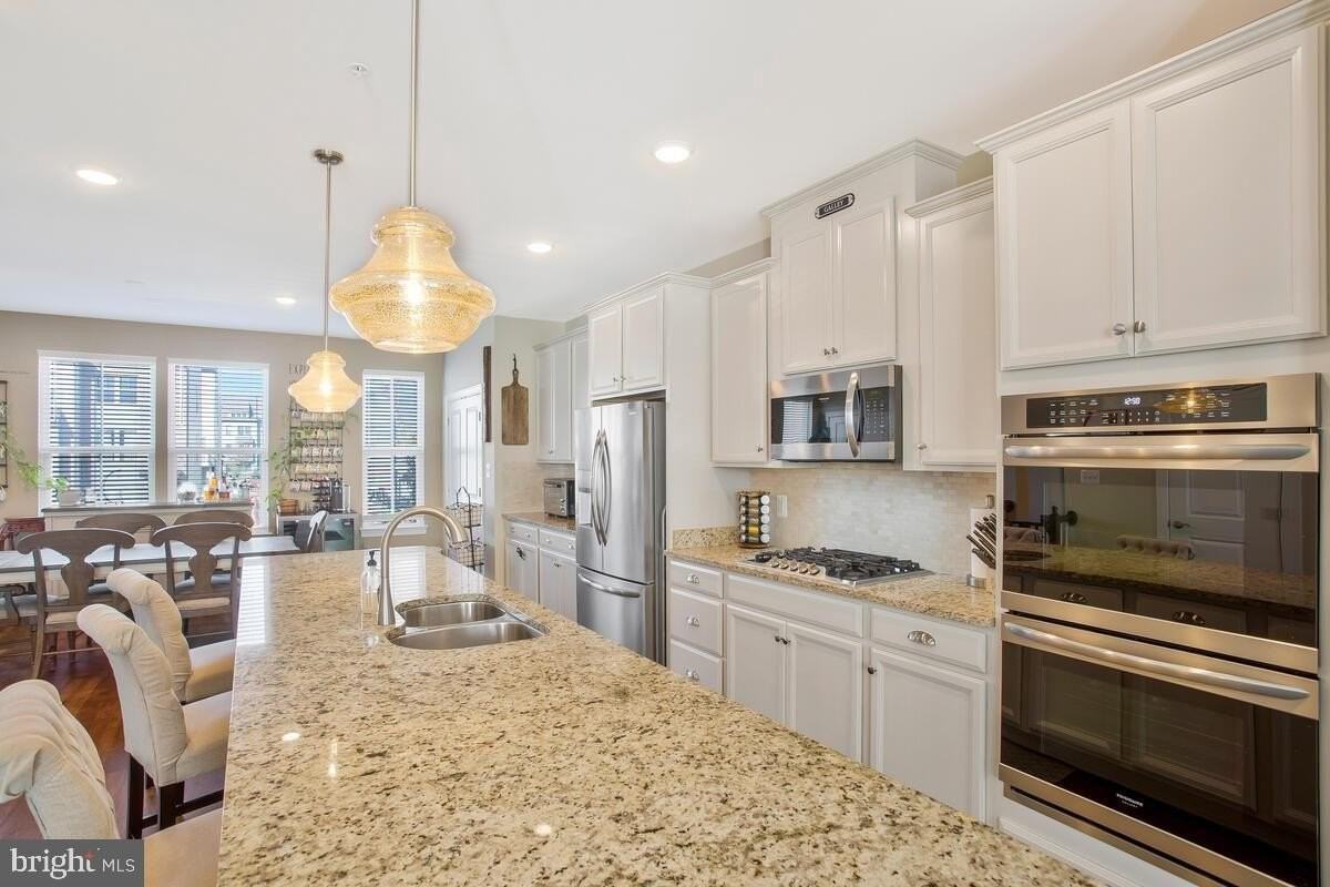 130 Capital Ct - Photo 5 of 38