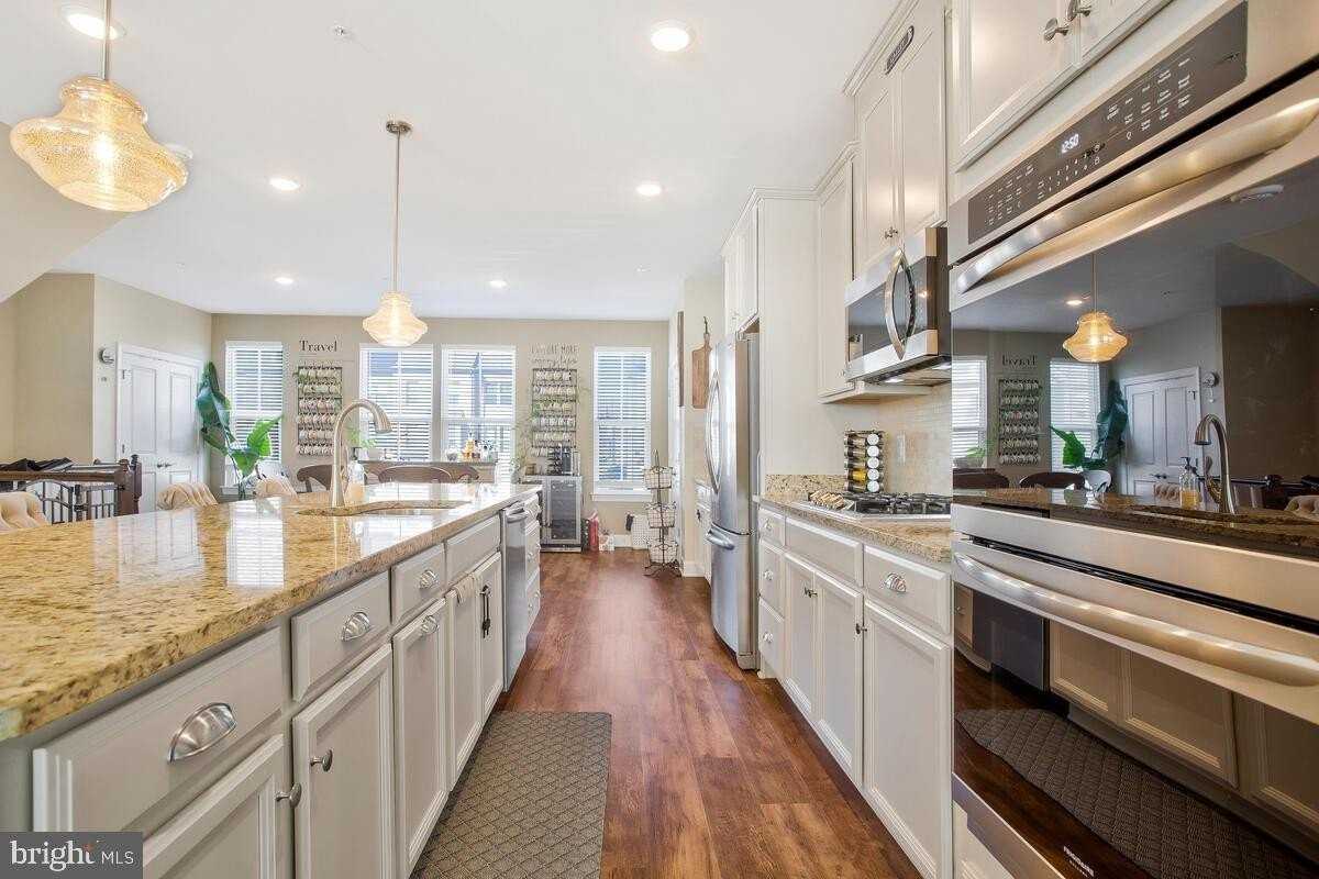 130 Capital Ct - Photo 6 of 38