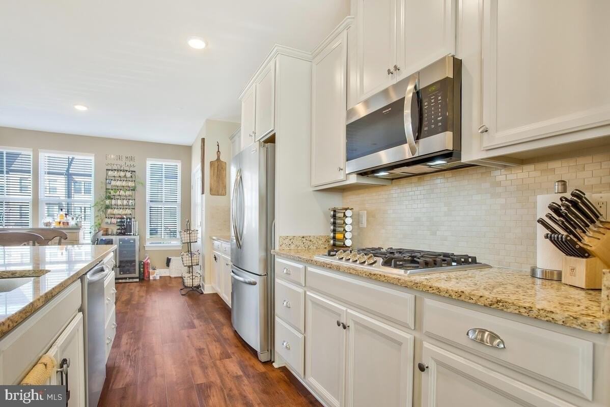 130 Capital Ct - Photo 7 of 38