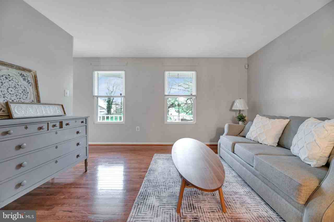 1105 61st Ave - Photo 5 of 15