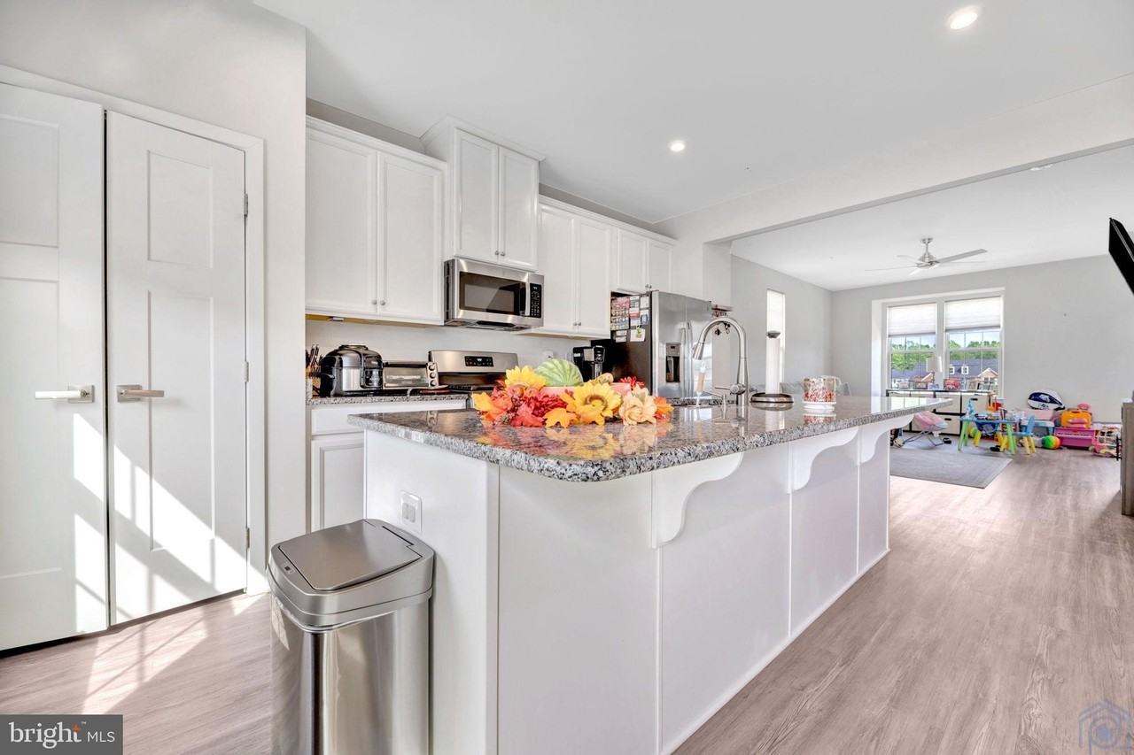 14737 Earl Mitchell Ave #E - Photo 3 of 19