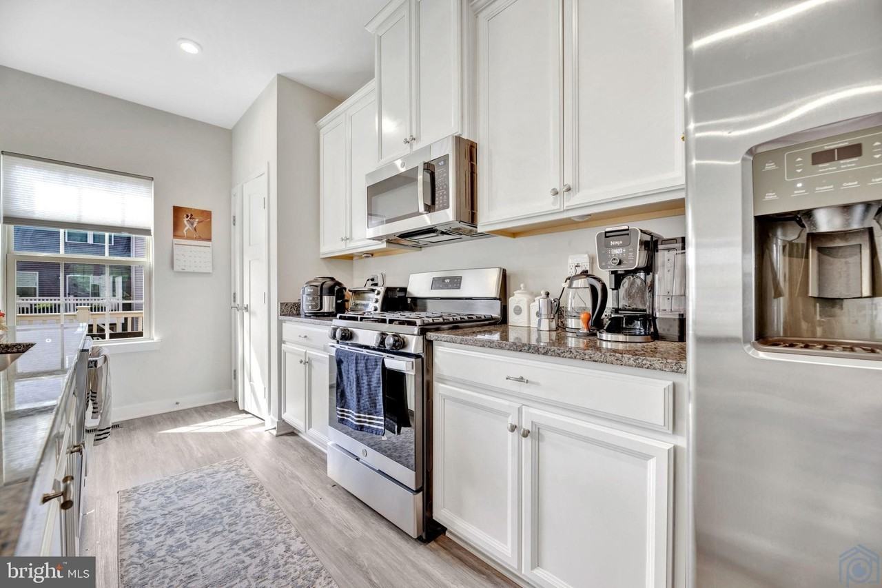 14737 Earl Mitchell Ave #E - Photo 4 of 19