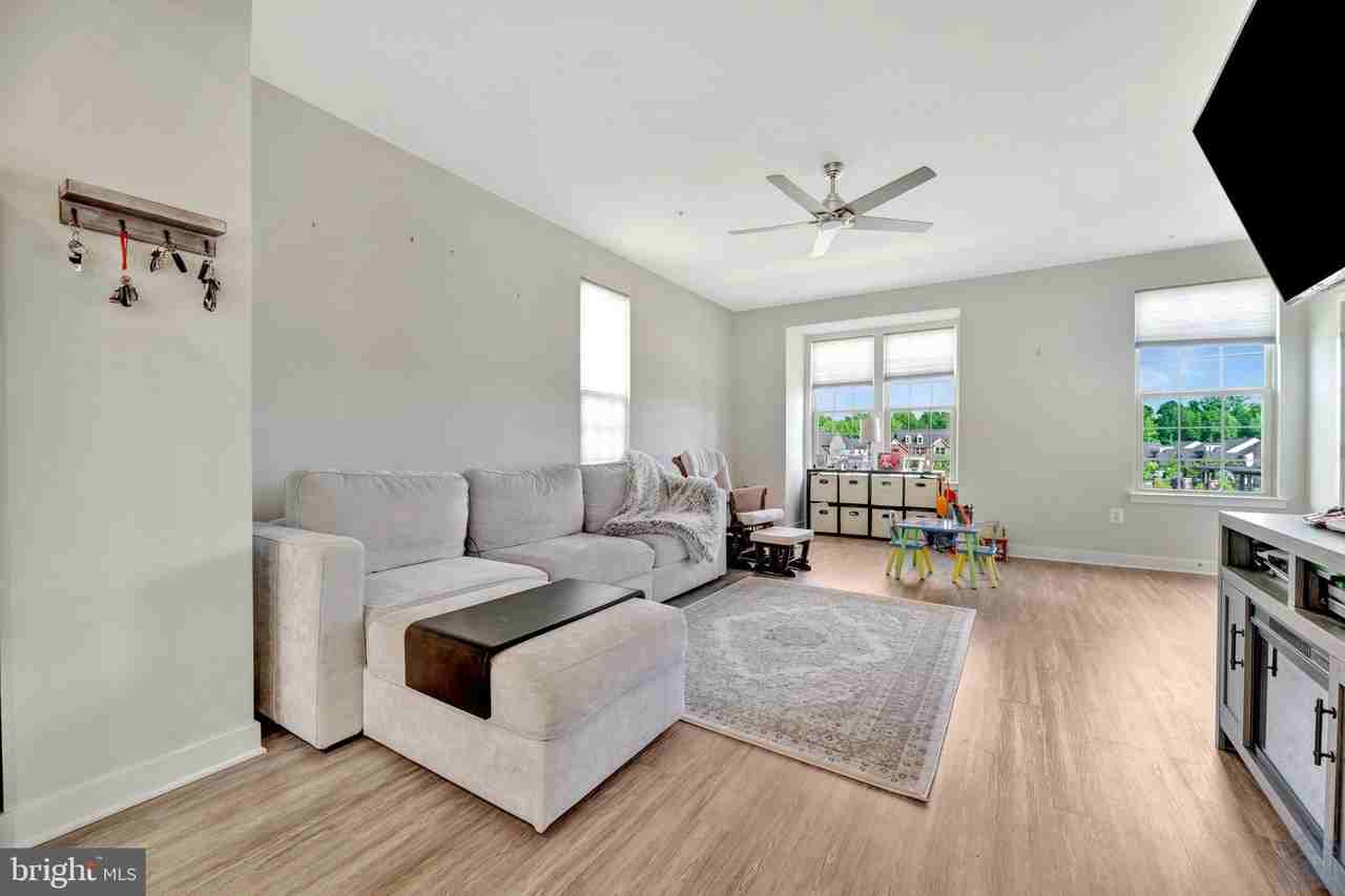 14737 Earl Mitchell Ave #E - Photo 5 of 19