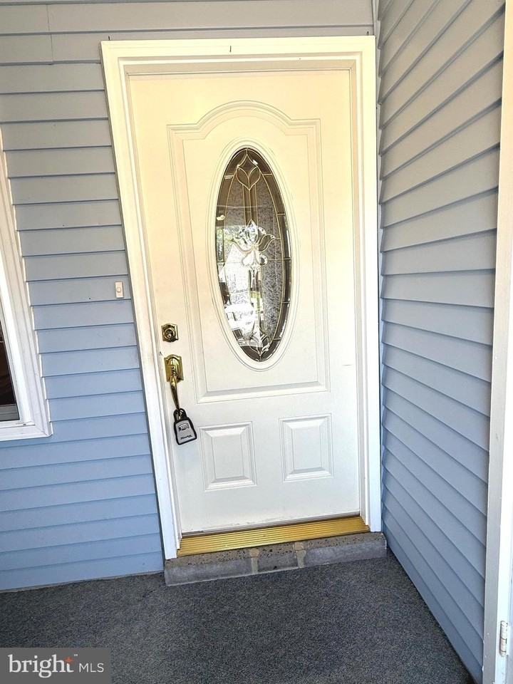 62 Kingston Way - Photo 2 of 20
