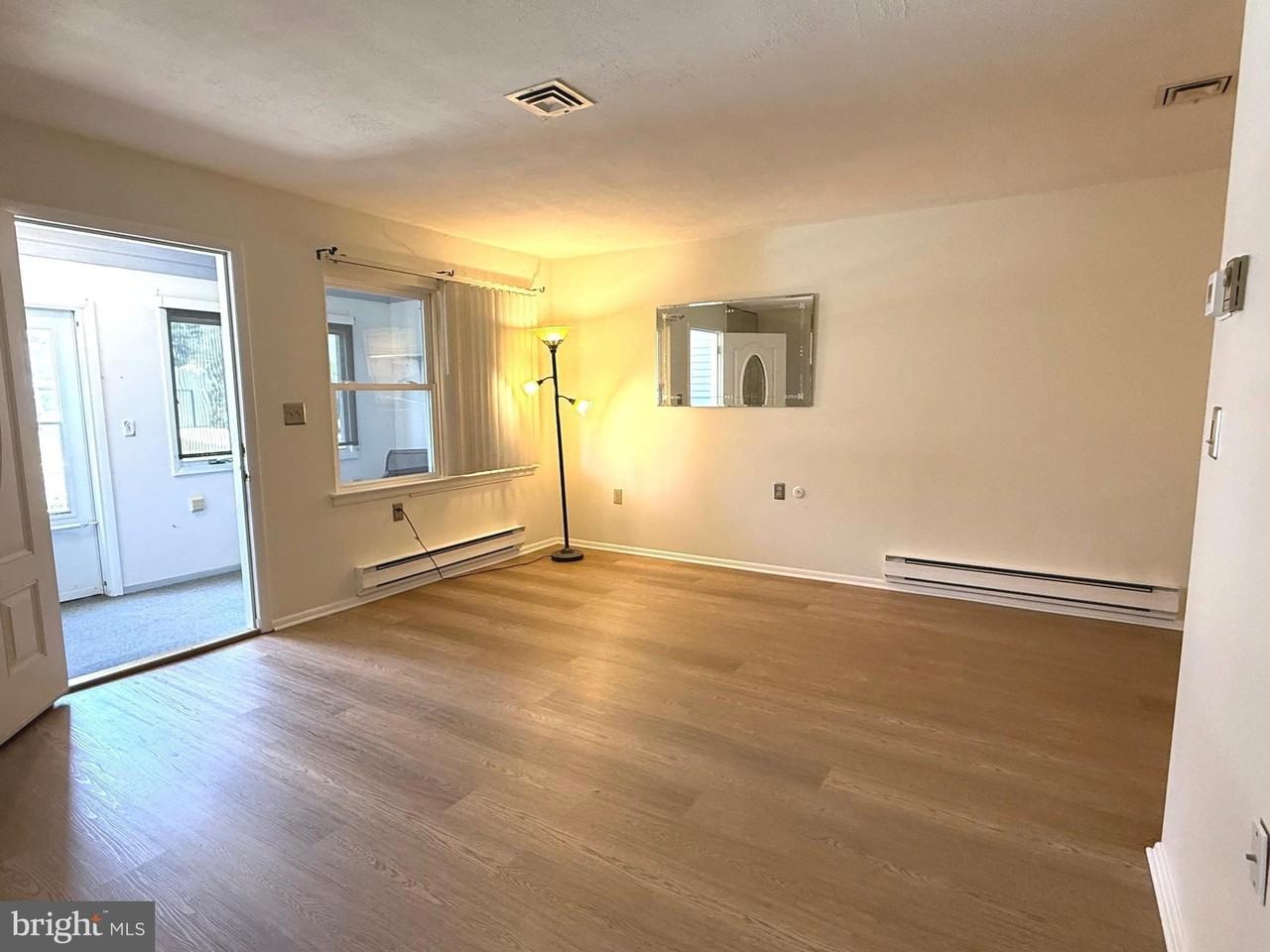 62 Kingston Way - Photo 3 of 20