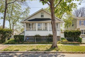 featured image of 427 Buttonwood St