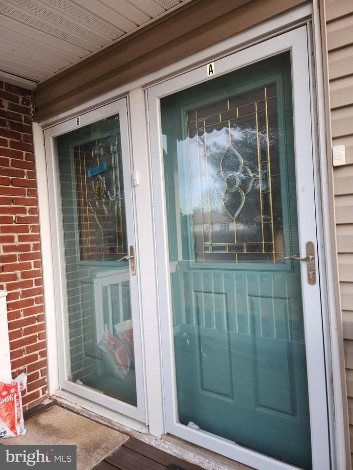 144 North Ave Apt A - Photo 2 of 17