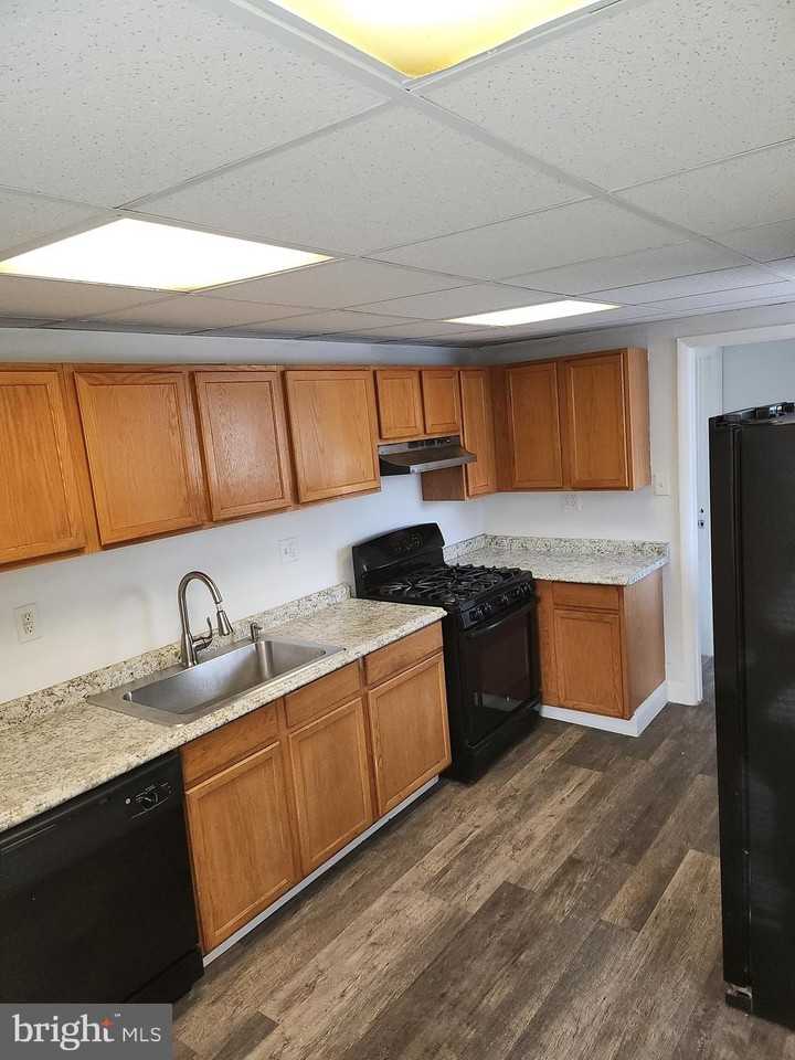 144 North Ave Apt A - Photo 5 of 17