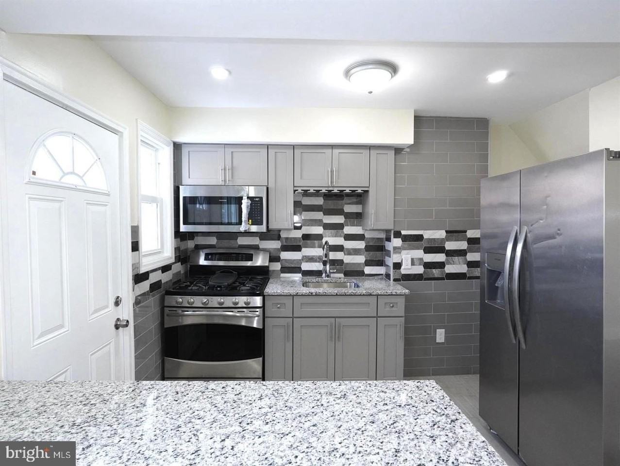 3745 Schleicher Ave - Photo 4 of 12