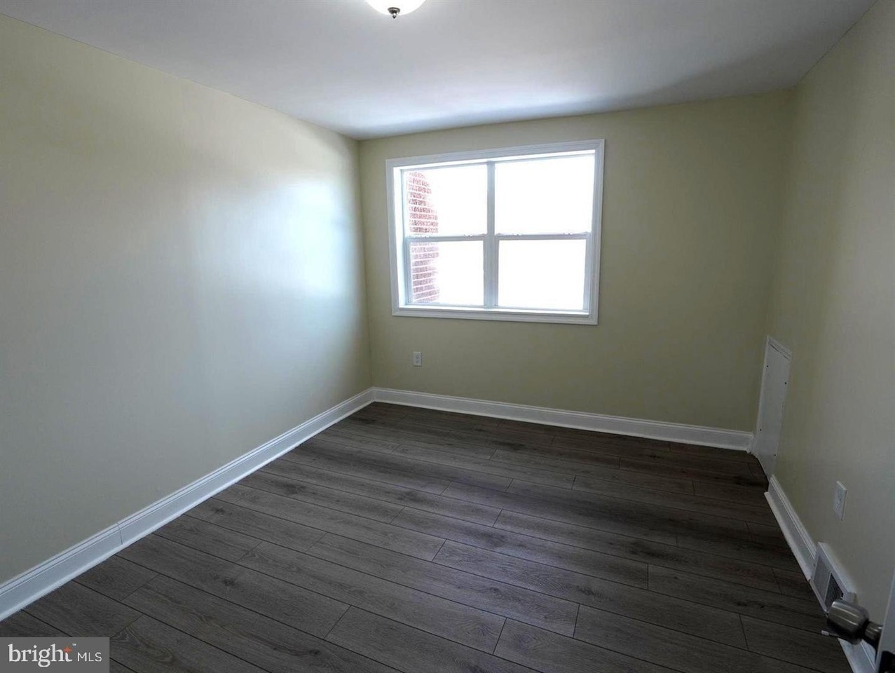 3745 Schleicher Ave - Photo 6 of 12
