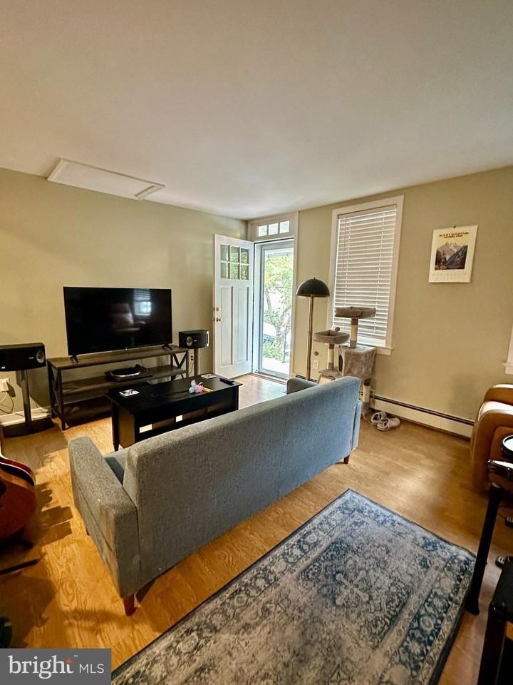 72 W Ferry St - Photo 3 of 13