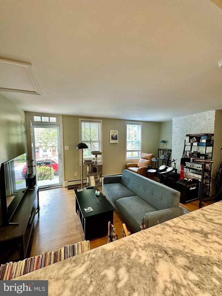 72 W Ferry St - Photo 4 of 13