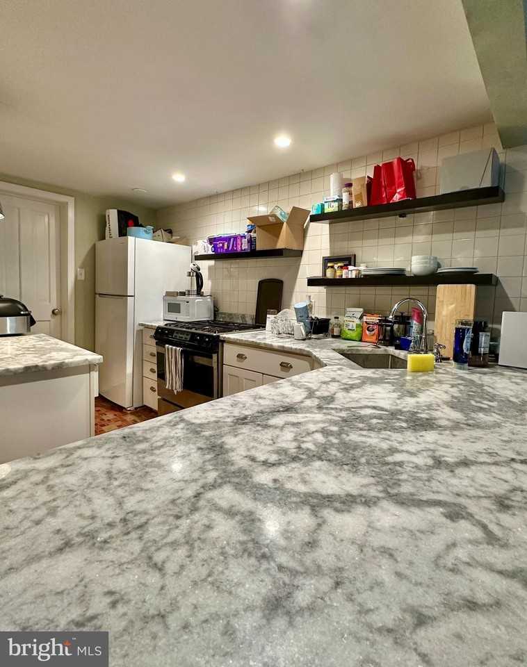 72 W Ferry St - Photo 7 of 13