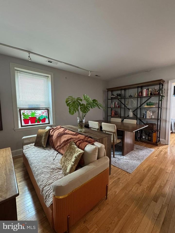2229 Green St #3 - Photo 2 of 19