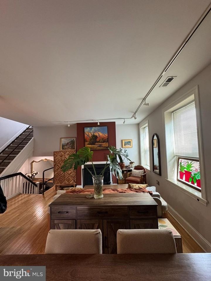 2229 Green St #3 - Photo 4 of 19