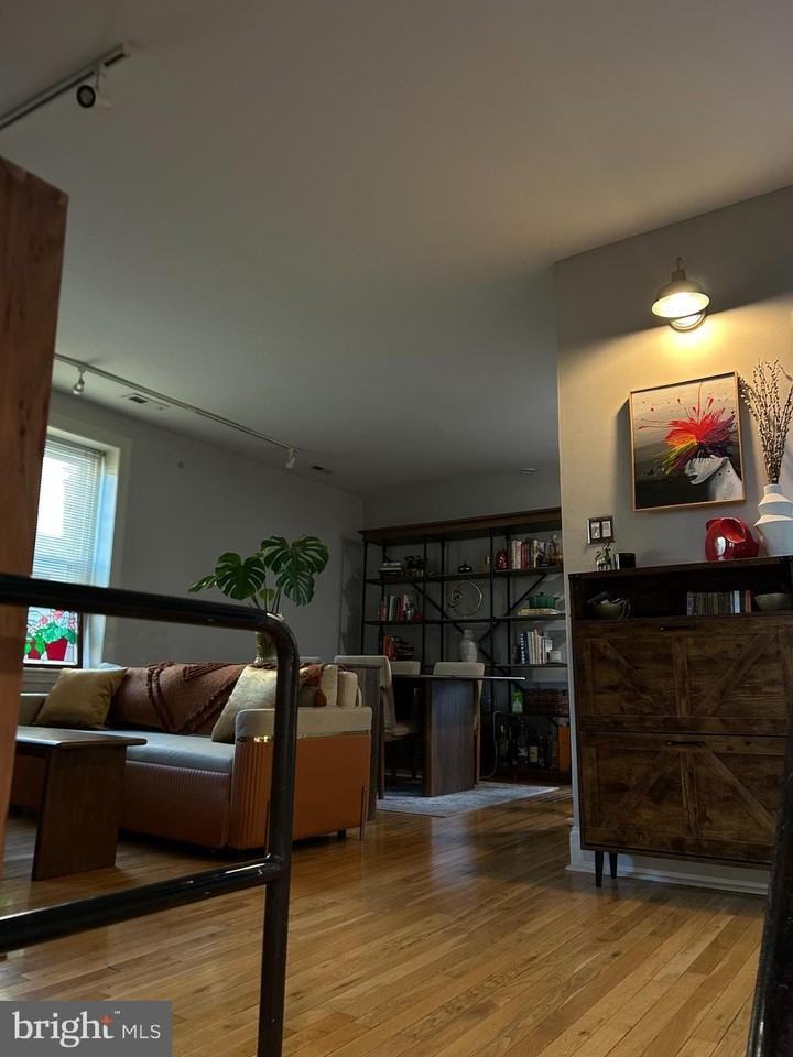 2229 Green St #3 - Photo 6 of 19