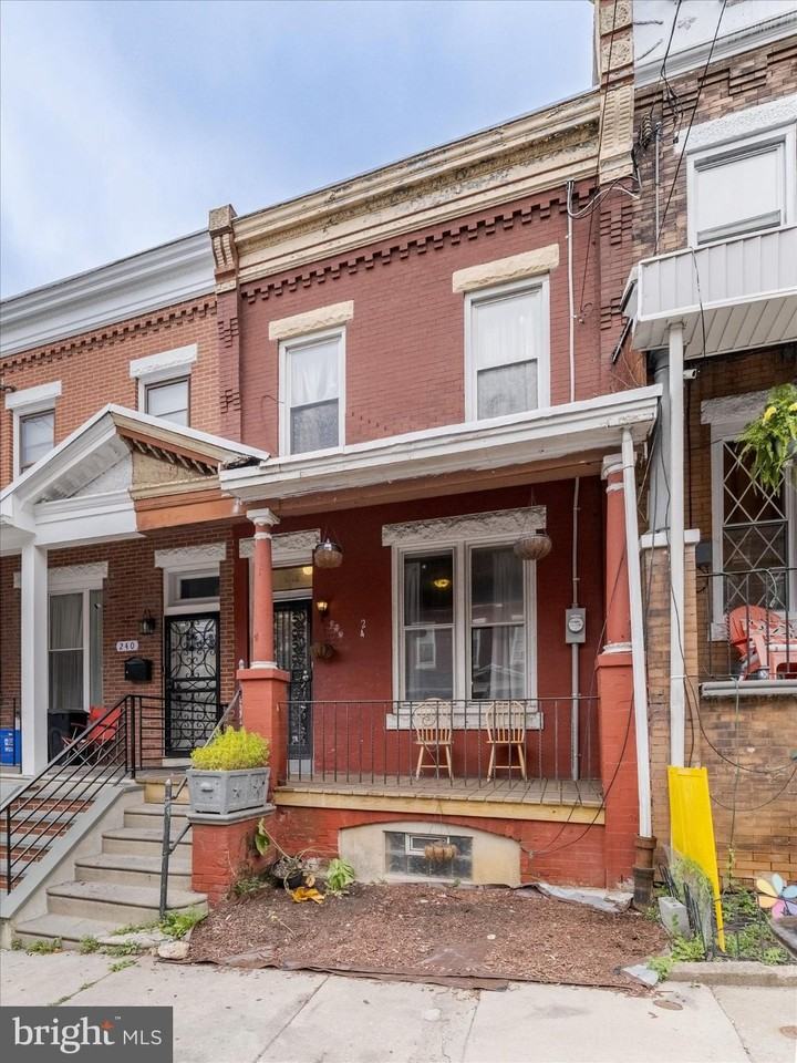 242 W Berkley St - Photo 2 of 15