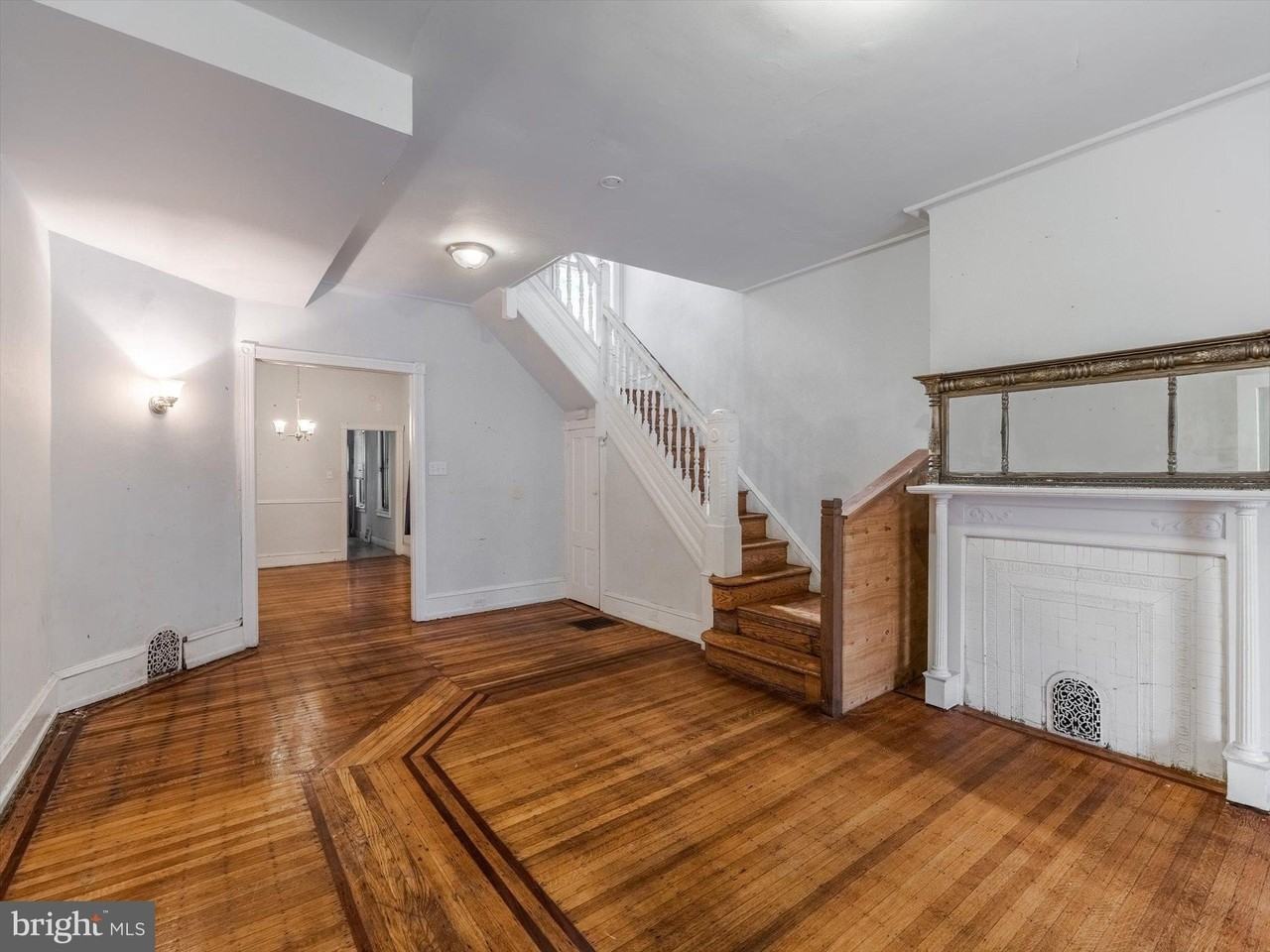 242 W Berkley St - Photo 4 of 15