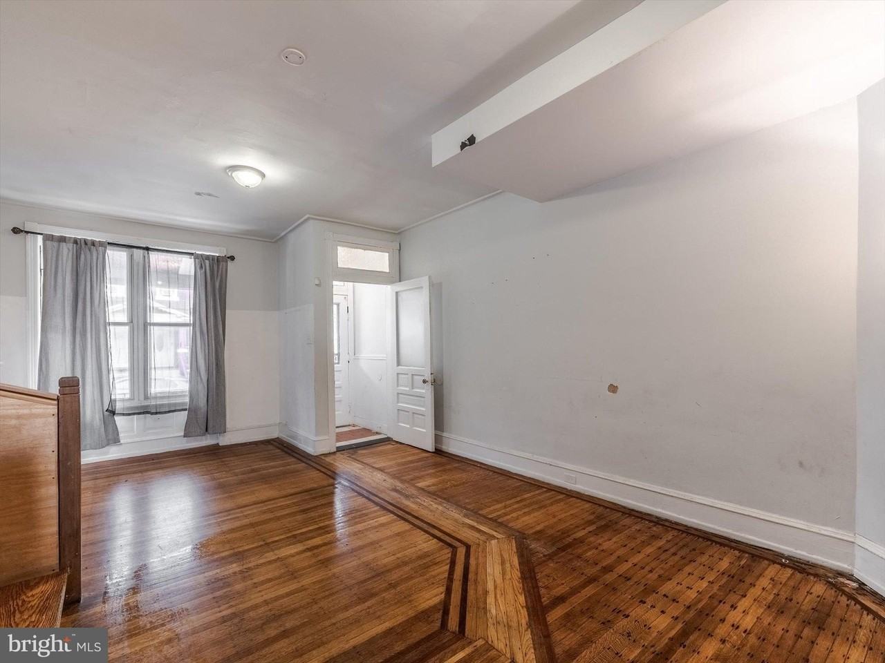 242 W Berkley St - Photo 5 of 15